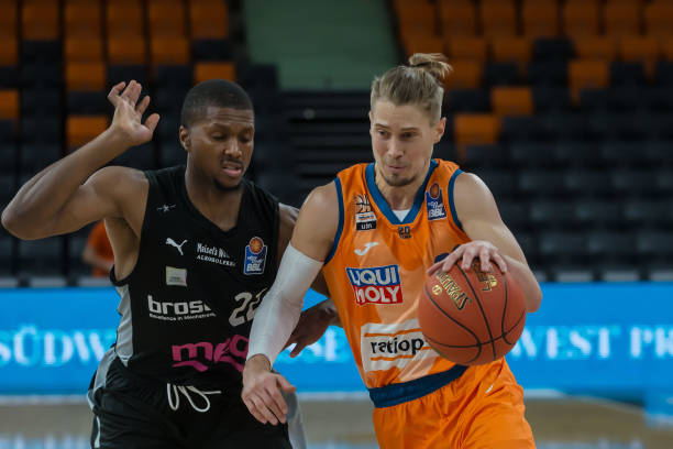 军与雄鹿时 军与雄鹿时