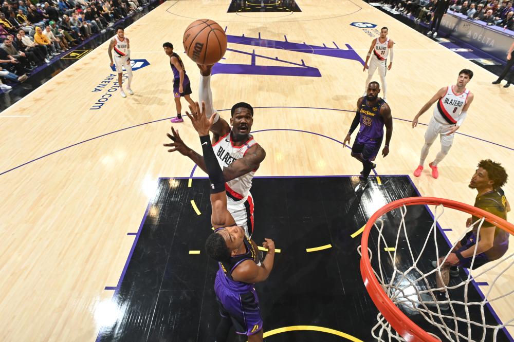 变得异常激 变得异常激